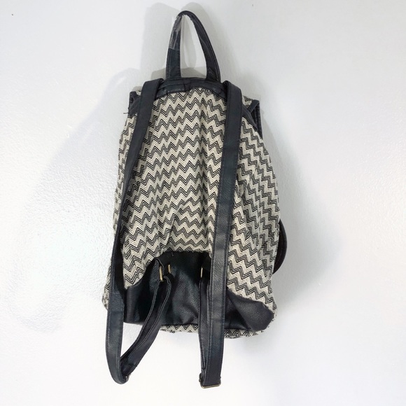 AE zigzag backpack - Picture 4 of 5
